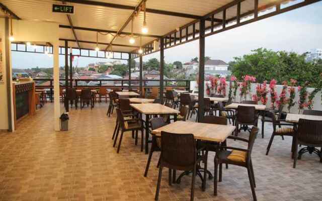 F And B Inn Sam Poo Kong Semarang