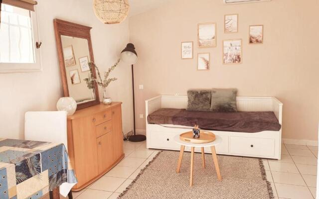 Charmant petit studio à 2 pas du village