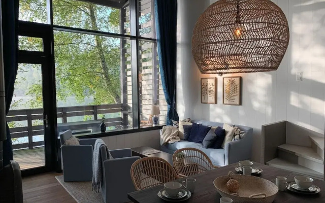 Waterside Elegance Sky Pad