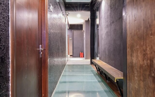 The Garden Capsule Hotel