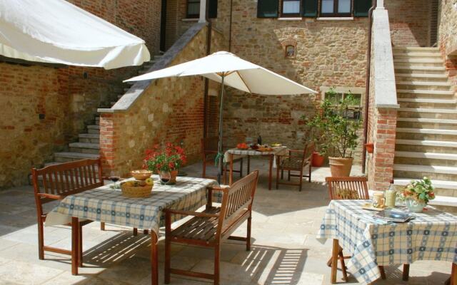 Farmhouse in Asciano With Pool & BBQ