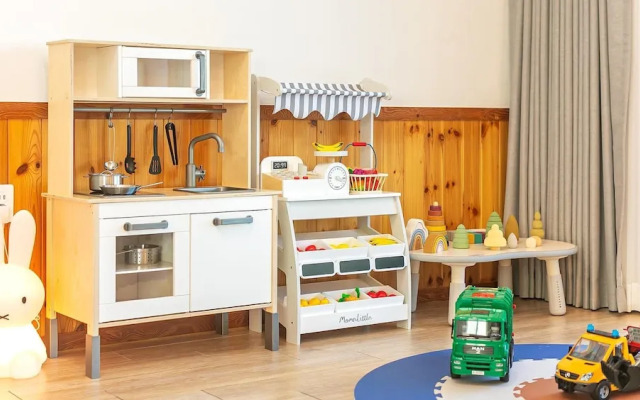 Yeosu Hi Mom Kids Family Pension Black