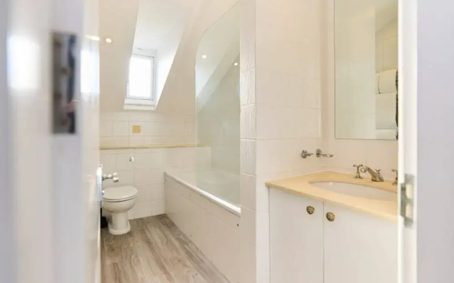 The Hampstead Getaway - Charming 5bdr Home With Conservatory