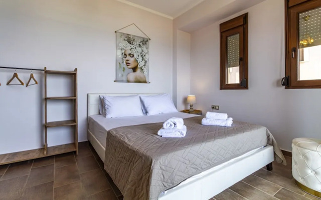 Penny Toroneus Edge by Rentalspro - Anioti