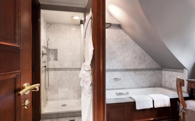 Schlosshotel Berlin By Patrick Hellmann