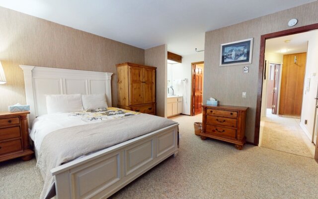 Winterset Woodland - Near Hike & Bike Trails!