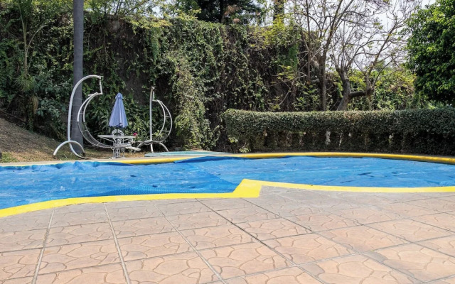 Spacious Cuernavaca House Pool Grill