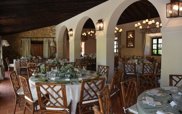 Caserío de Lobones
