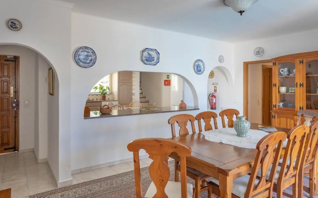 Silver Beautiful 4 Bedroom Vila Just Steps TO TH