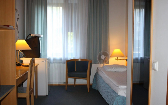 Summer Hotel Tott