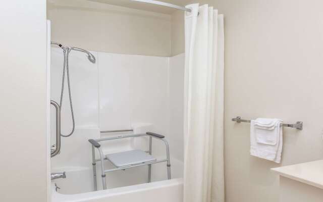 Super 8 by Wyndham Bakersfield/Central
