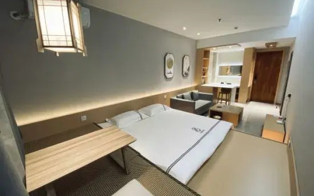 Xiaoyi Binguo E-sports Theme Apartment