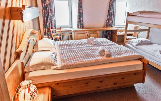 Hotel Bernina Hospiz - Hostel – Guest Rooms – Poschiavo