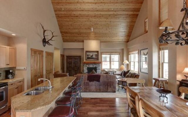 Buffalo Lodge by Summit County Mountain Retreats