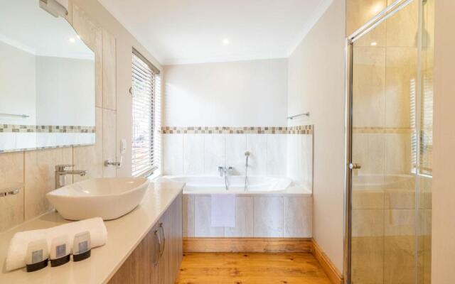 Boardwalk Lodge - self-catering