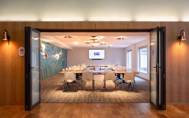Holiday Inn Express And Suites Queenstown by IHG