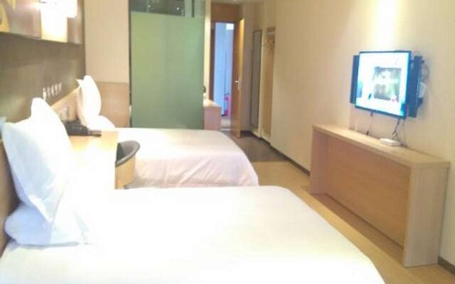 IU Hotel Urumqi Shinianzi Bus Station