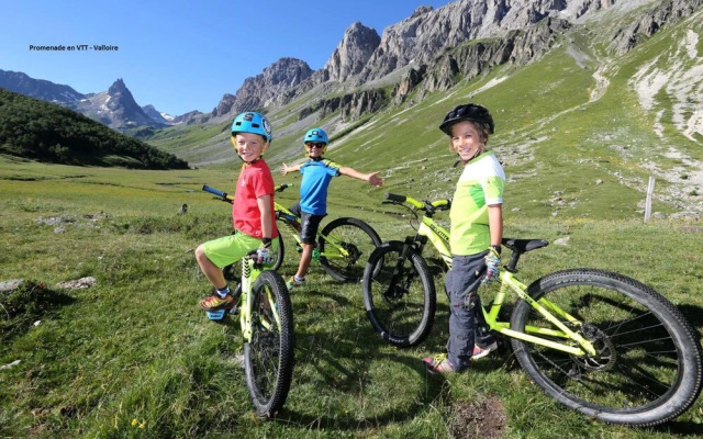 Studio 4 People Exposed East