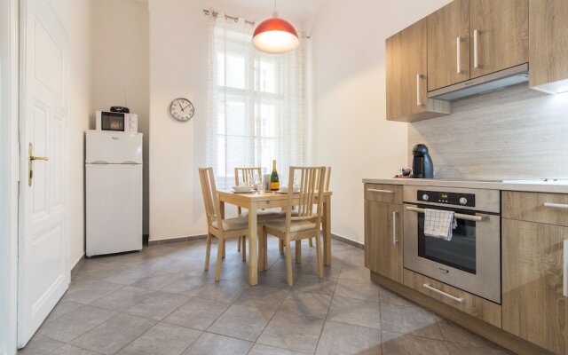 Bright And Spacious By Easybnb
