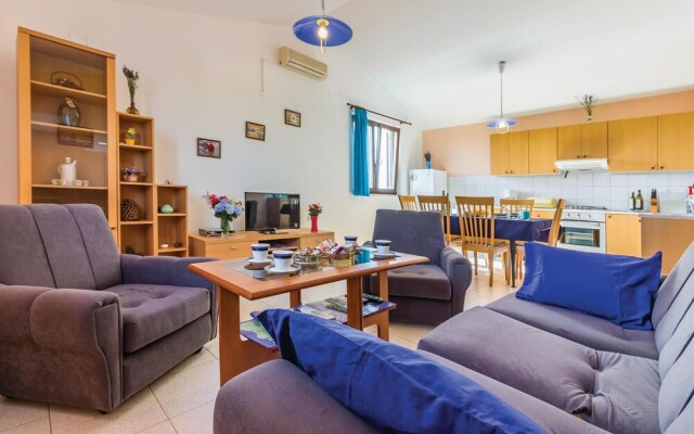 Beautiful Home in Vinkuran With Wifi and 2 Bedrooms
