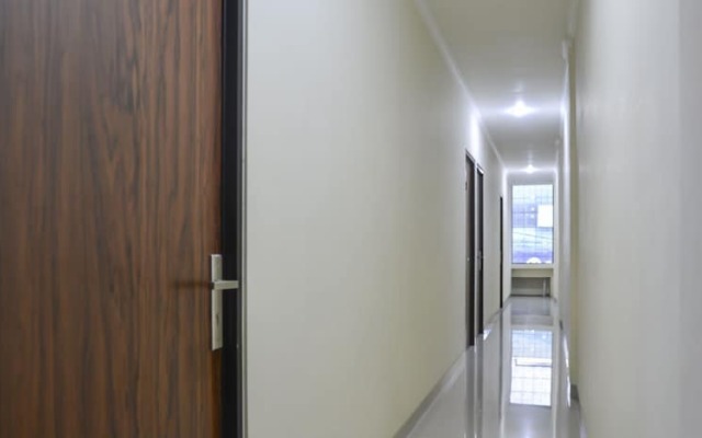 ZEN Rooms Near ITC Roxy Mas