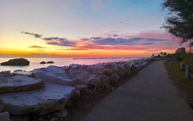 Beachfront, Private Garden, Central Area, Private Entrance