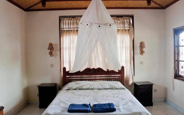 Gustis Garden 2 Guest House