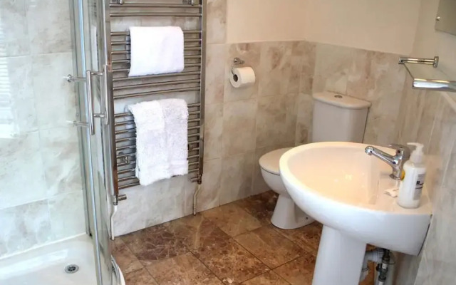 Cotswolds Valley Accommodation-Excl Prop