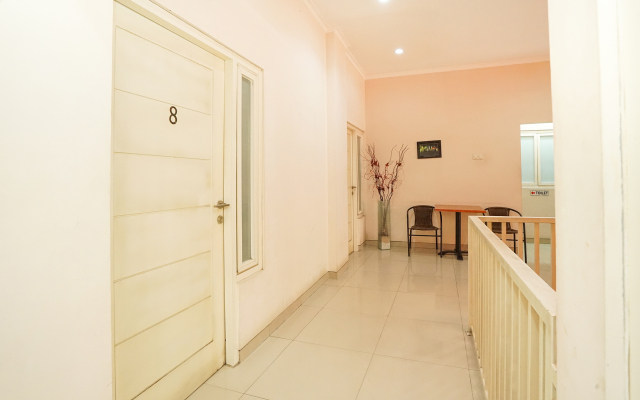 OYO 450 Semampir Residence