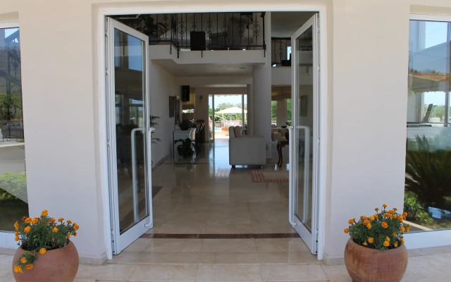 The Prince Inn Hotel & Villas