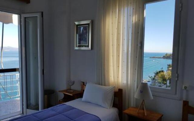 Blue Sky Apartments & Rooms