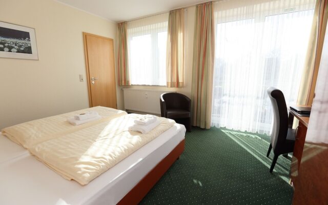 Café & Hotel am Holzhafen