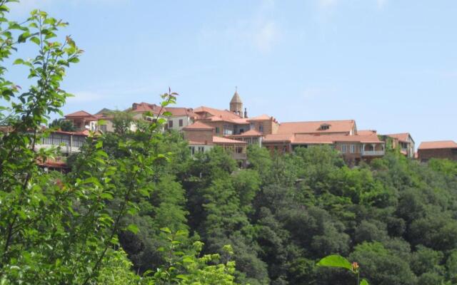 Lia's Guest House