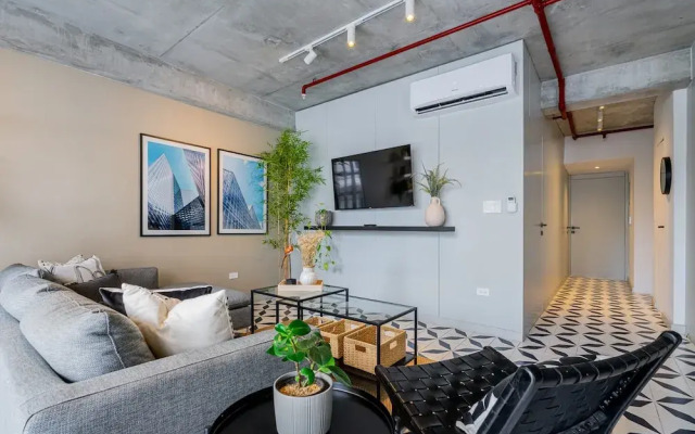 w Cozy 2BR in Plaza Herrera