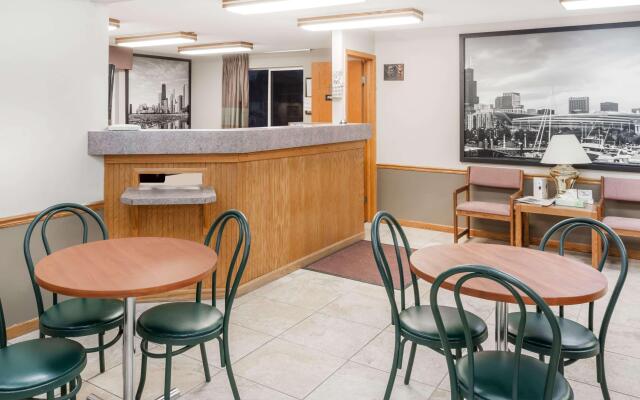 Super 8 by Wyndham Watseka