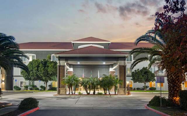 La Quinta Inn & Suites by Wyndham Visalia/Sequoia Gateway