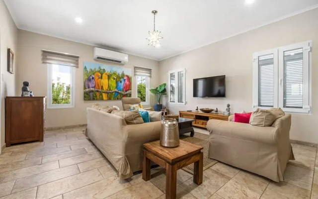 Amazing 4BR 3BA Villa Palm Beach w NEW Pool