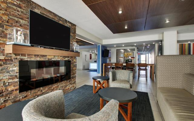 Holiday Inn Express & Suites Wapakoneta by IHG