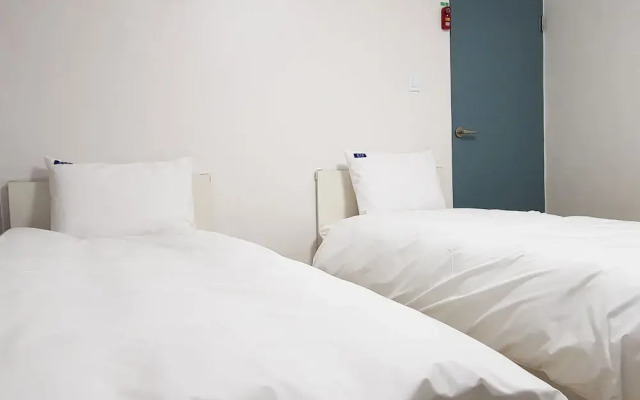 Bluemoon Guest House - Hostel