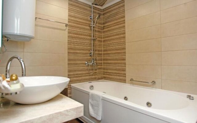 Family Hotel Varosha 2003