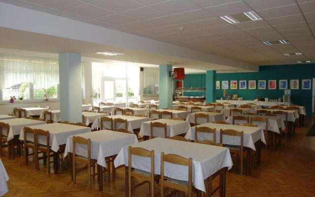 Mladinski dom - Hostel