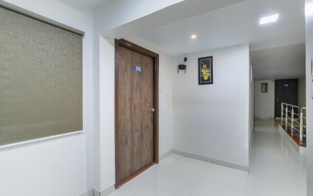 OYO 47110 Hotel Royal Palace