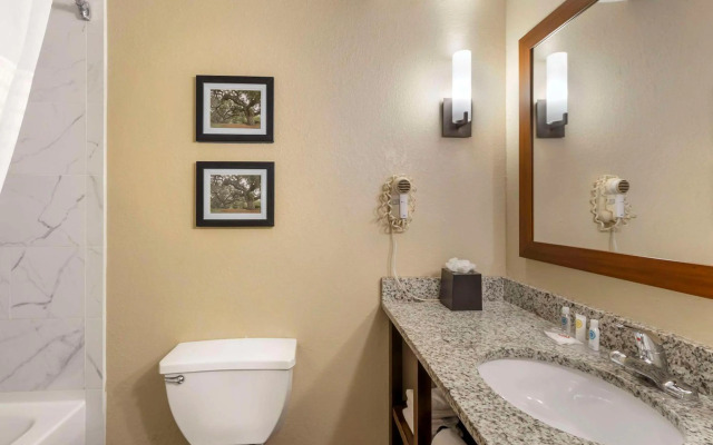 Comfort Suites