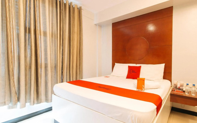 RedDoorz near Bambang Station