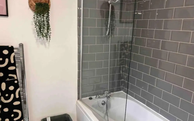 Inviting 2-bed House in Sunderland, Wifi, Parking