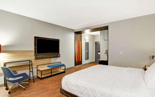 Tru by Hilton Middletown