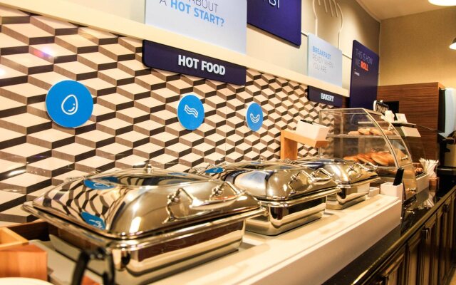 Holiday Inn Express & Suites Cumberland - La Vale by IHG