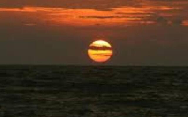 Modern luxury Condo,3 bedroom and 3 bathrooms