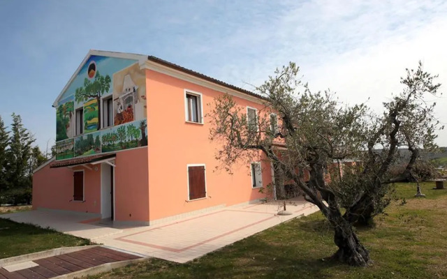 Villa Diana, Marche - intera struttura con piscina