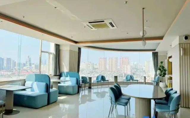 HanTing Hotel (Taiyuan Railway Station West Square Metro Station)